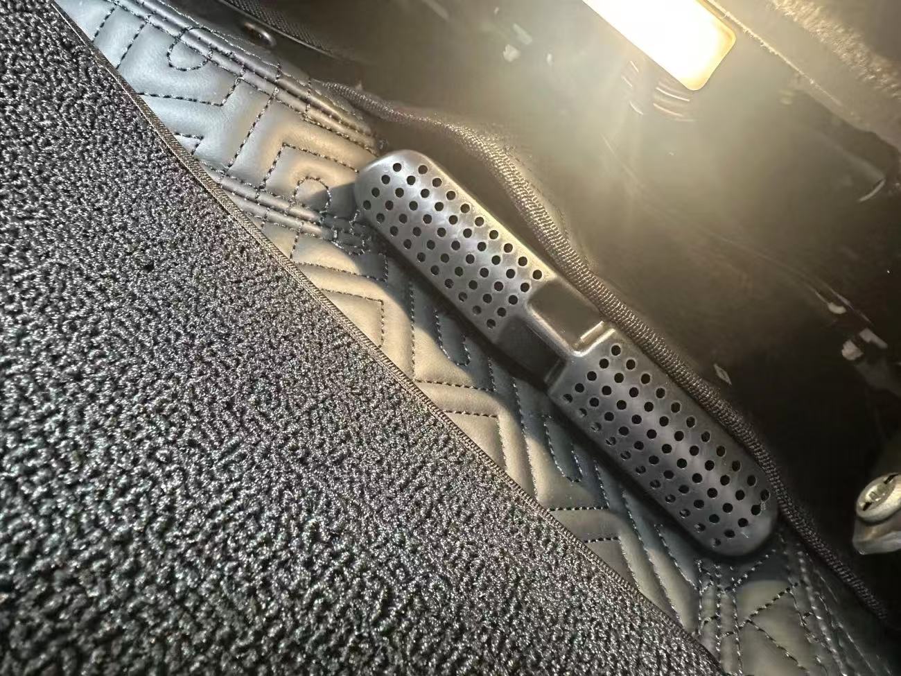 Car Seat Cover - Araba Hava Firar Kapağı Izgarası BMW
